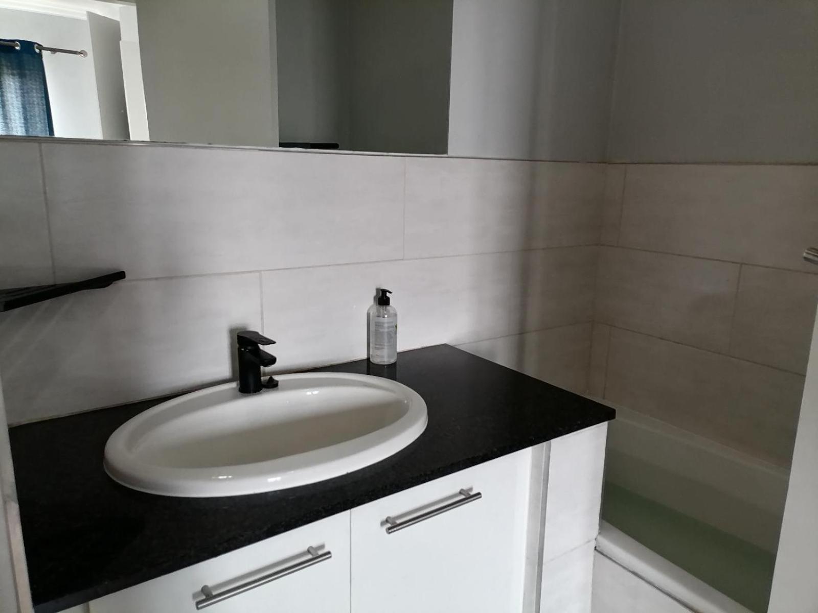 Emabheleni Executive Suites Westpoint Johannesburg Oda fotoğraf