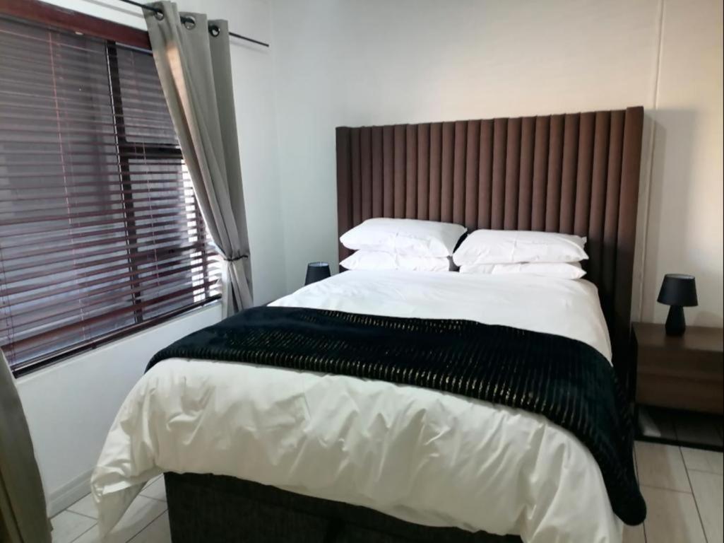 Emabheleni Executive Suites Westpoint Johannesburg Oda fotoğraf